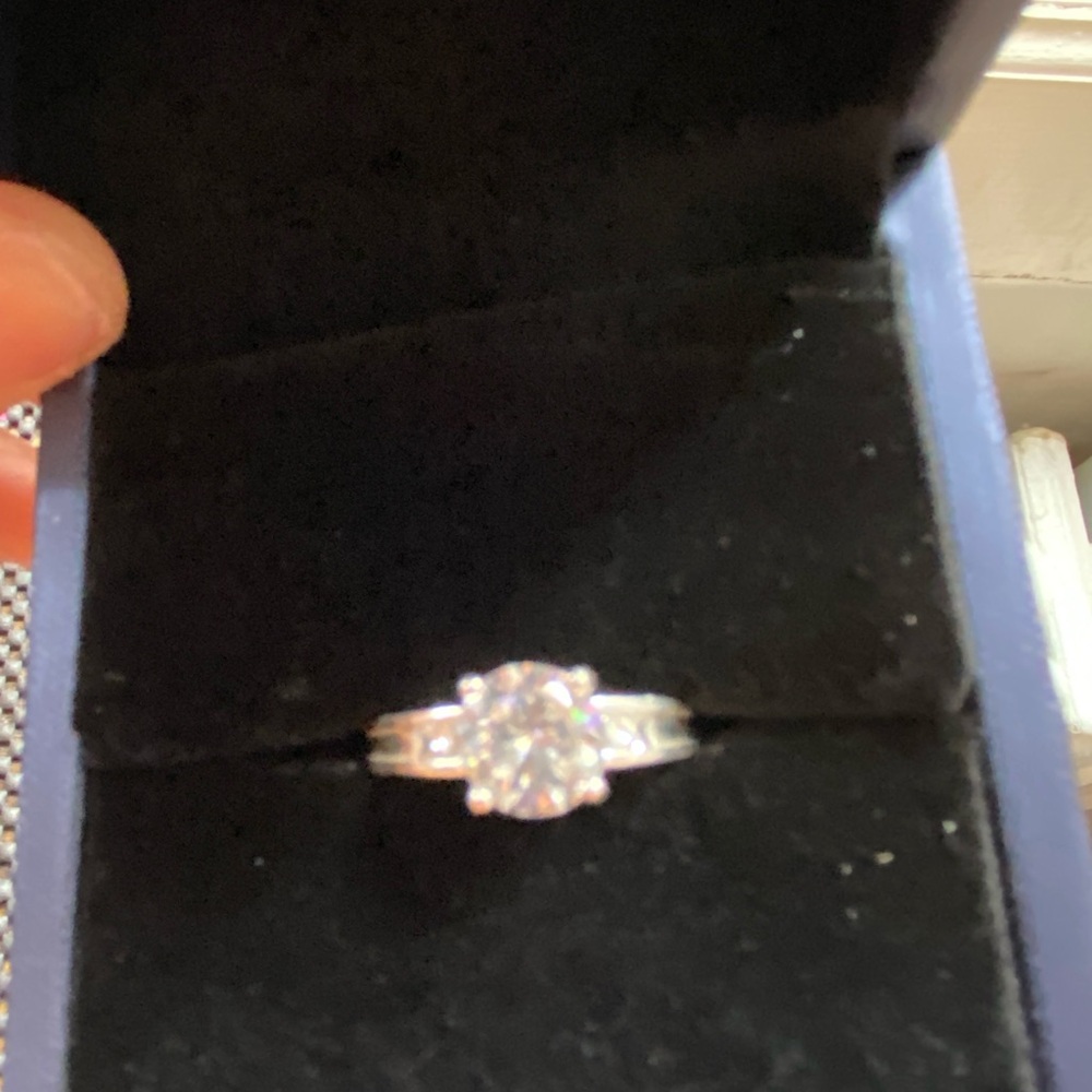 Silver Ring with Cubic Zirconia Gemstone, s925
